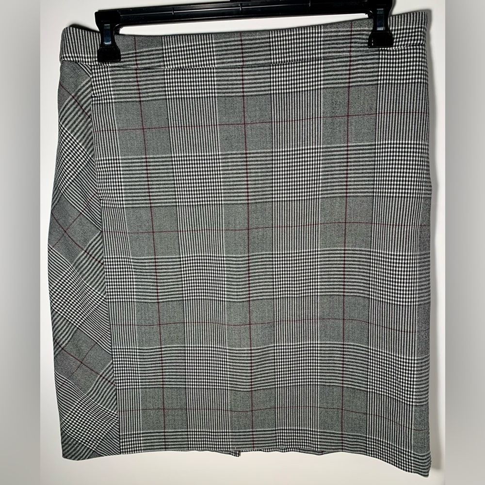 A New Day Black, White w/Red Accent Plaid Skirt, Women’s Size 16, Length 22inch